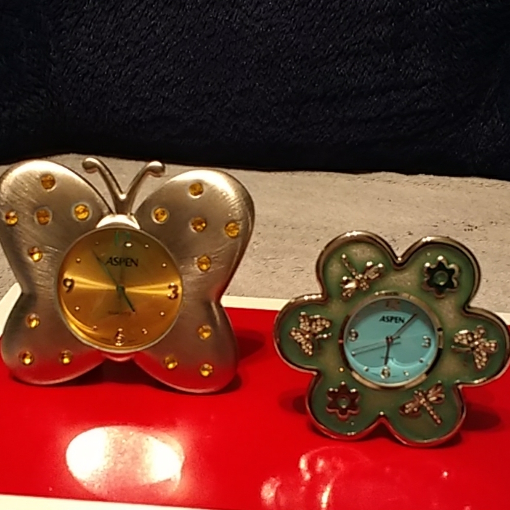 NWOT/NWOB 2 table clocks
